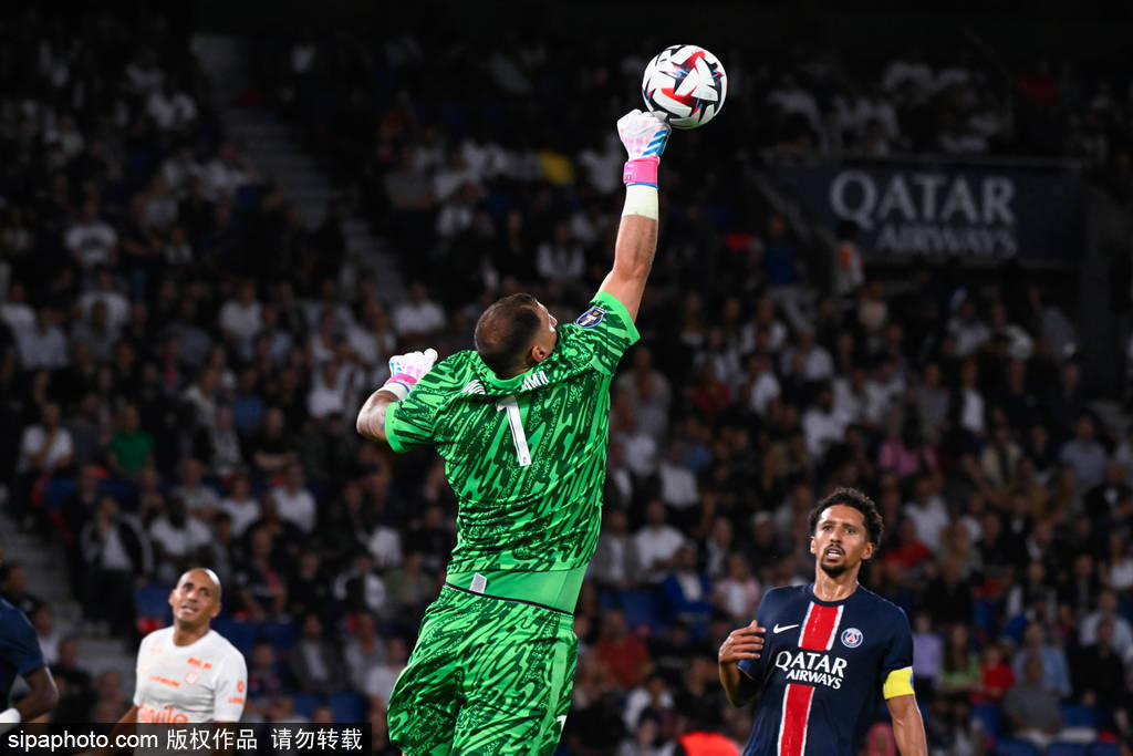 多纳鲁马加盟曼联：红魔防线重塑的关键一步