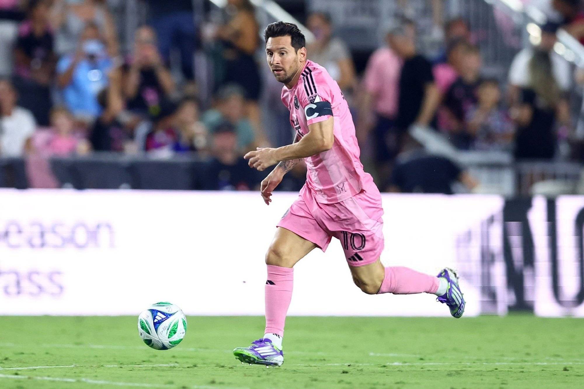 梅西复出就是全场最佳！半场1进球1助攻！带队赢球！