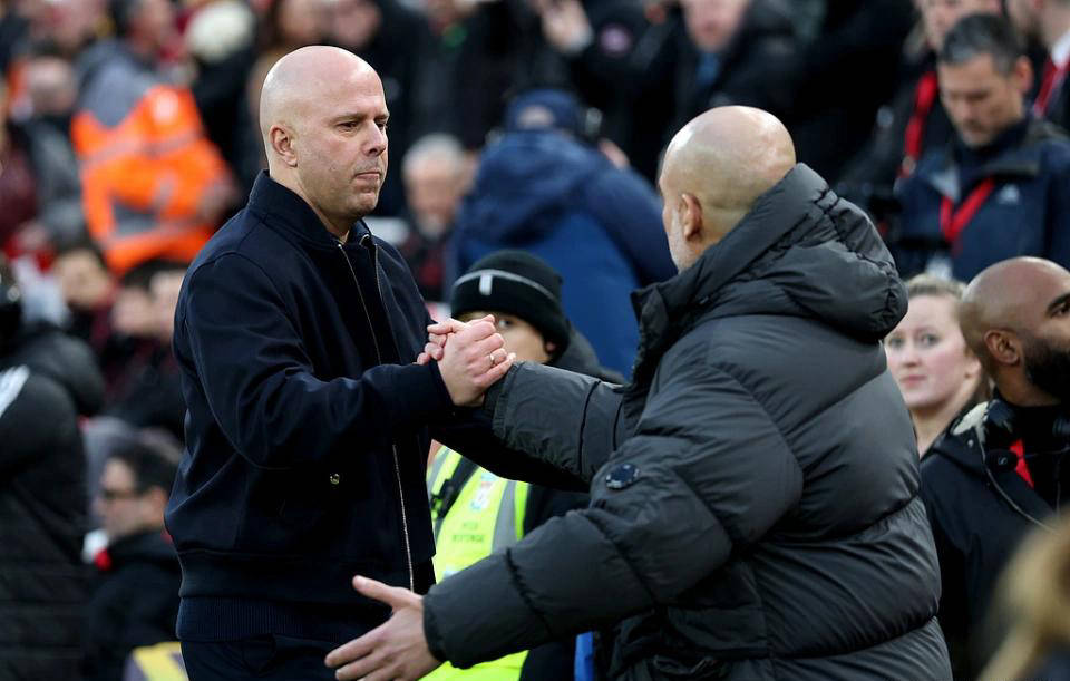 利物浦主帅七轮仅一胜却依然笑对逆境，不满关键红牌判罚引争议